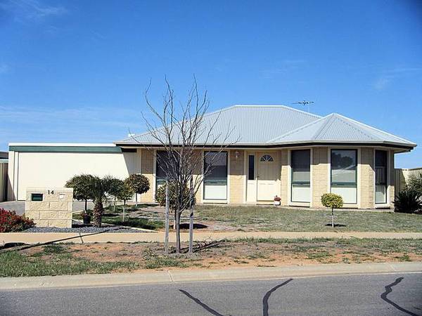 IT'S BETTER THAN A TOWNHOUSE Picture 1