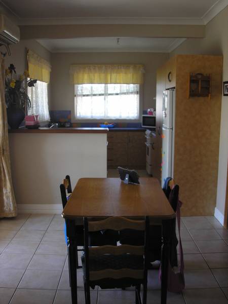 MERBEIN HOME WITH LARGE SHED Picture 3