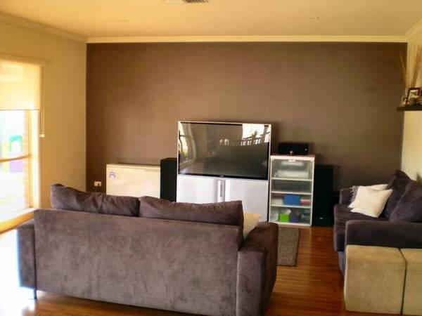 BEAUTIFULLY PRESENTED - QUALITY INVESTMENT Picture 3