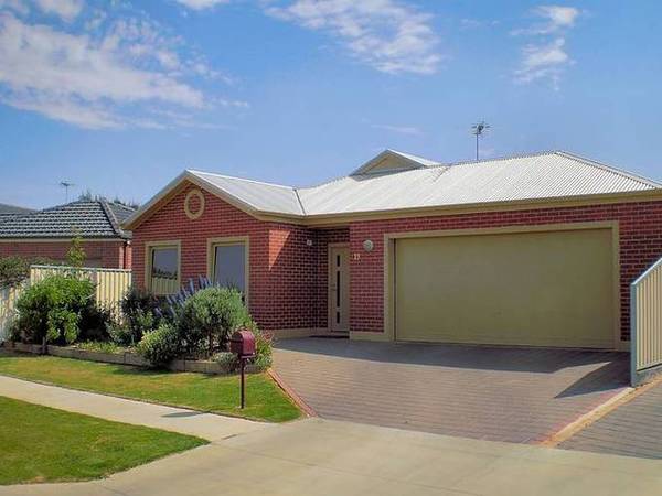 BEAUTIFULLY PRESENTED - QUALITY INVESTMENT Picture 1