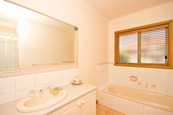 EASY LIVING TOWNHOUSE Picture 3