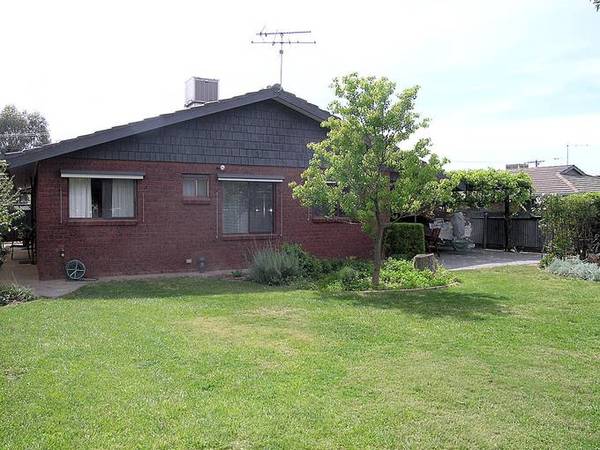 PRIVATE & SECURE IN A QUIET LOCATION Picture 2