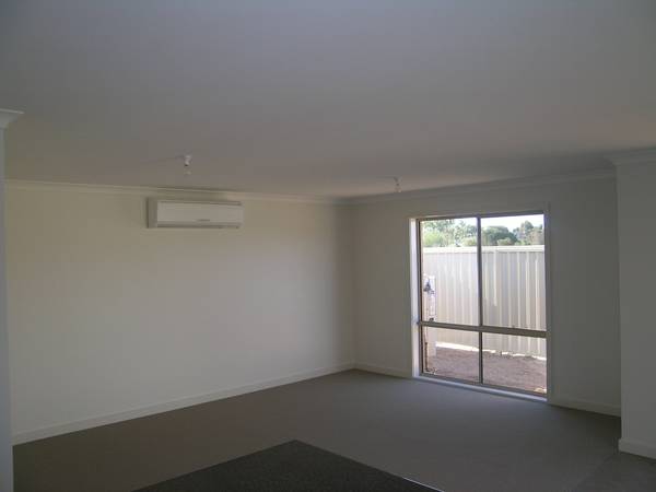 AFFORDABLE NEW QUALITY TOWNHOUSE - STOP RENTING TODAY Picture 3