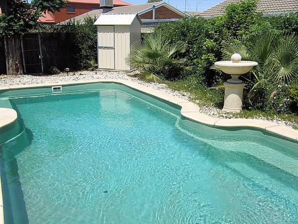 THE ULTIMATE FAMILY HOME WITH POOL Picture
