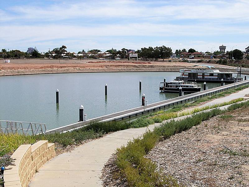 DOCKSIDE MILDURA MARINA Picture 3
