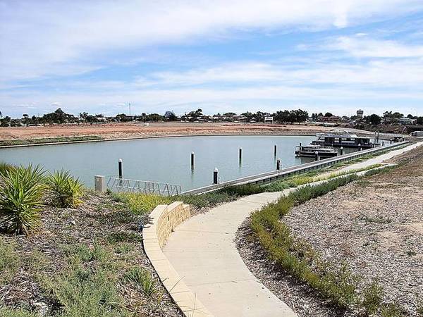 RARE MARINA BERTH Picture 2