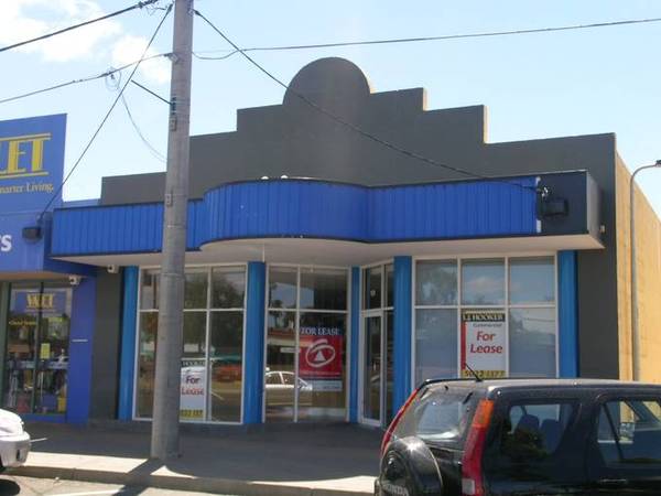 LARGE OFFICE ON LIME Picture 2