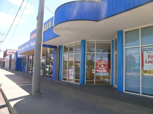 LARGE OFFICE ON LIME Picture 1