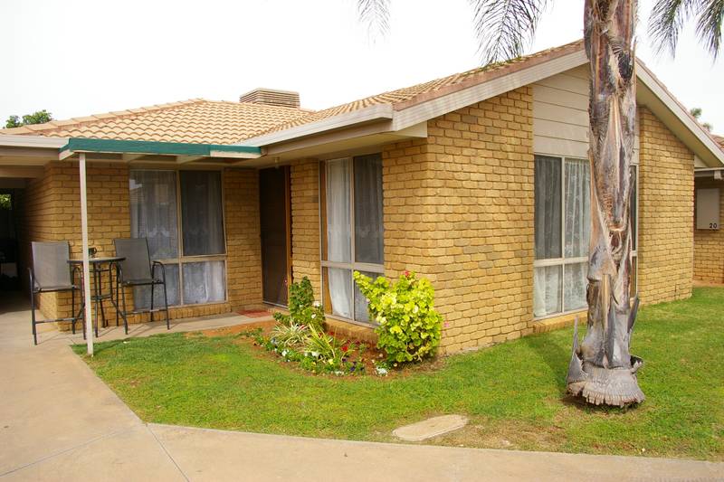 RARE DOWNSIZING OPPORTUNITY OR INVESTMENT Picture 1