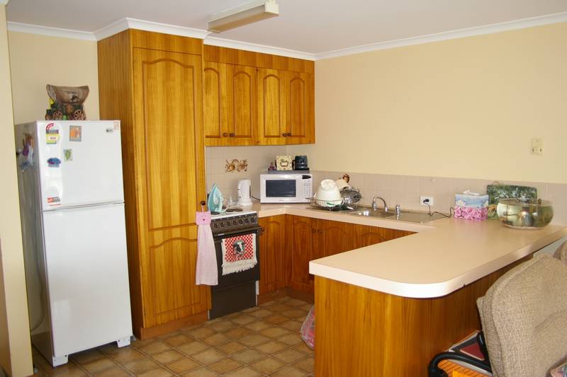 RARE DOWNSIZING OPPORTUNITY OR INVESTMENT Picture 2