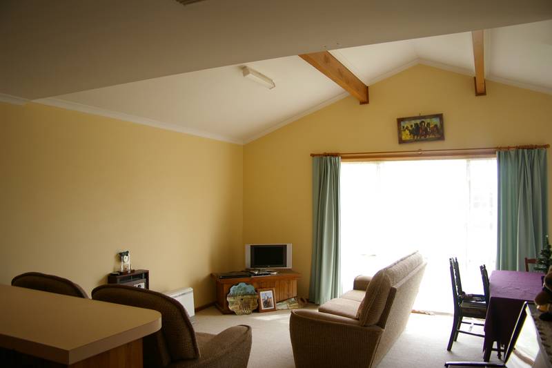 RARE DOWNSIZING OPPORTUNITY OR INVESTMENT Picture 3