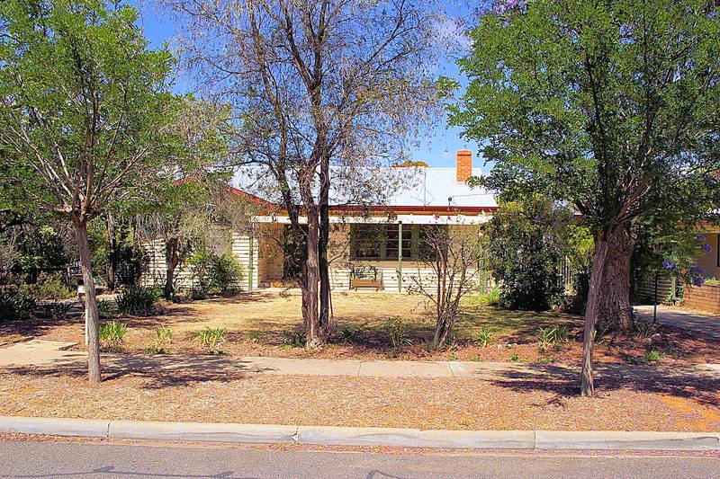 A JEWEL WITH A POOL Picture