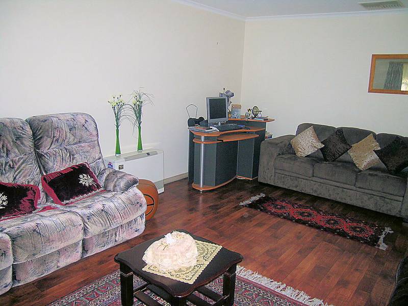 SUPERB INNER CITY LIVING Picture 3