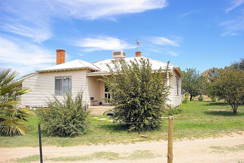 HOME, 3 ACRES AND MASSIVE SHED! Picture 1