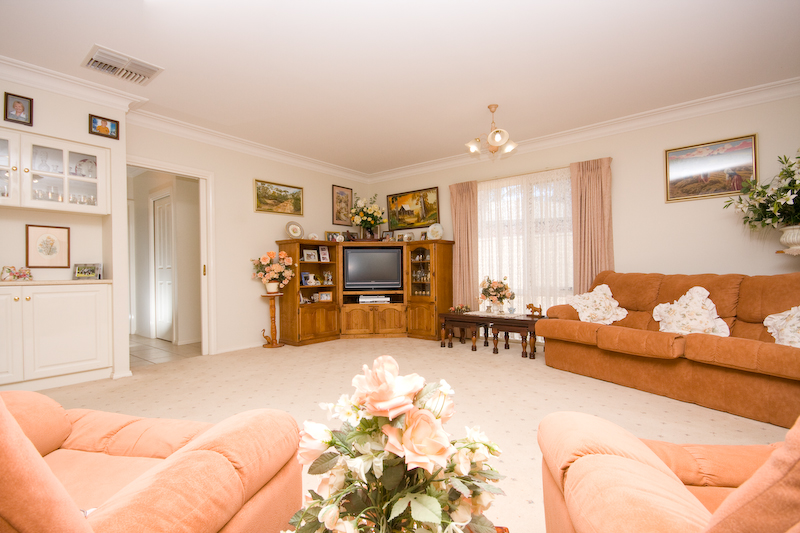 PERFECT BLEND OF LOCATION & SECURITY Picture 2