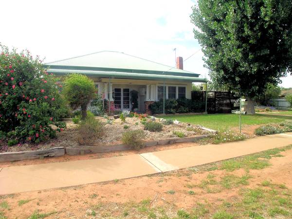 'ONE OWNER' Picture 1