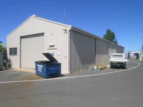 OUTSTANDING COMMERCIAL INVESTMENT Picture 2