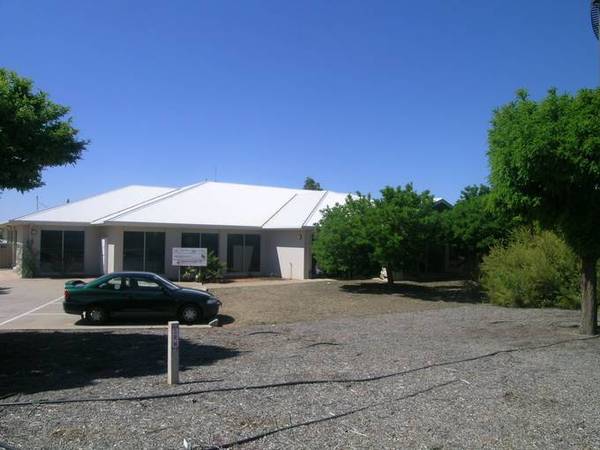 OUTSTANDING COMMERCIAL INVESTMENT Picture 1