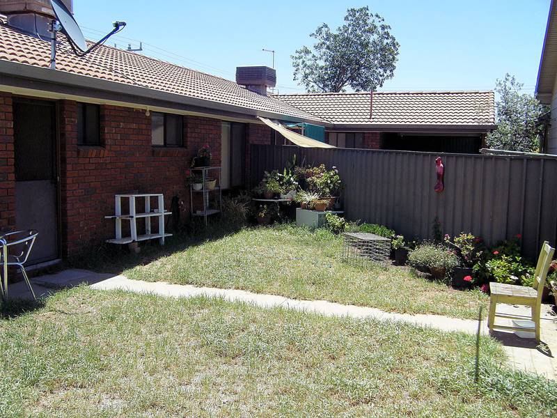 SPACIOUS INNER CITY UNIT Picture 3