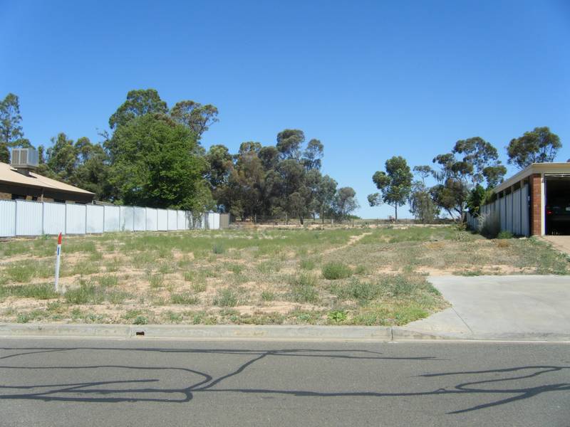 RARE OPPORTUNITY! TOP QUALITY BUILDING LOT Picture 2