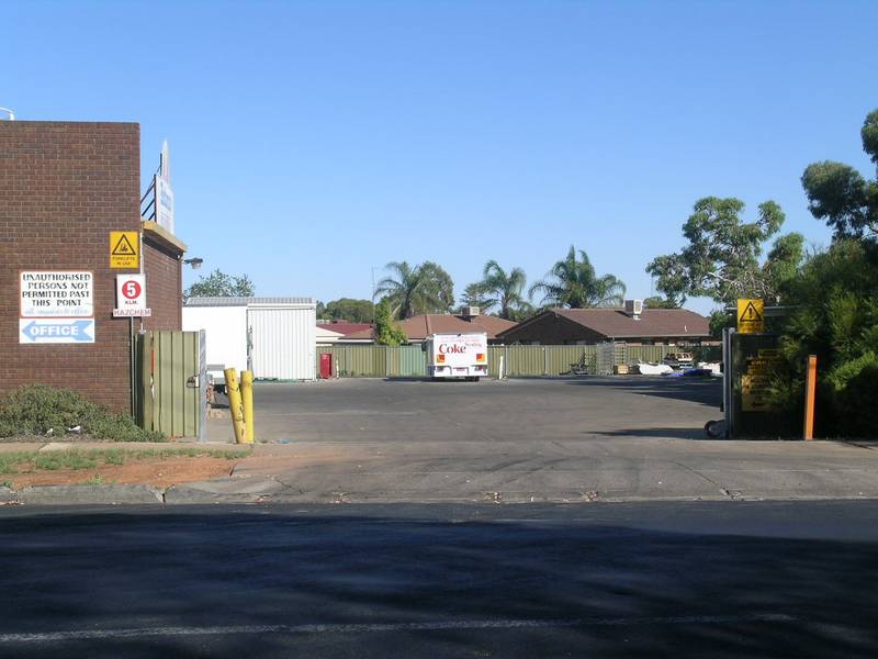 WAREHOUSE ON WALNUT Picture 3