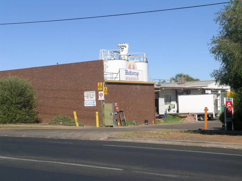 WAREHOUSE ON WALNUT Picture 1