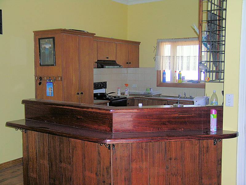 PLENTY OF ROOM TO MOVE Picture 3