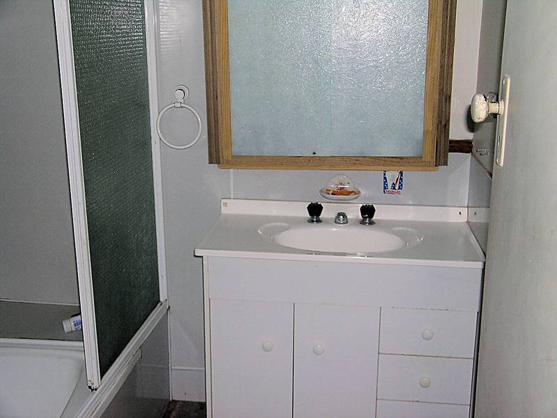 PLENTY OF ROOM TO MOVE Picture 2