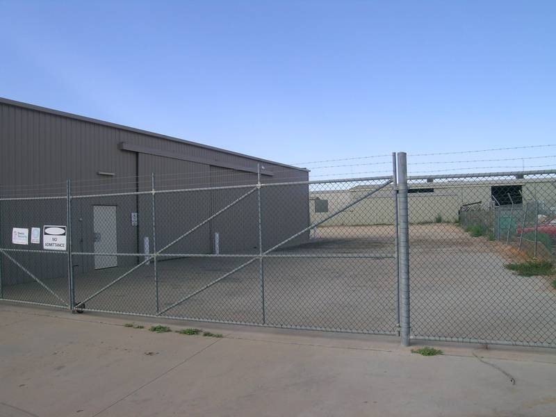 OFFICE/WAREHOUSE IN COURT LOCATION Picture 3