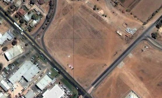 INDUSTRIAL GATEWAY TO THE MARINA Picture 3