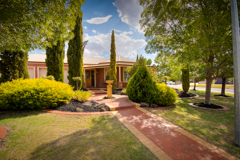 YOUR CASTLE IN CAMBRIDGE Picture 1