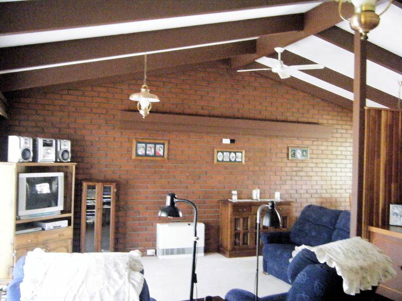 A HONEY FOR THE MONEY Picture 3