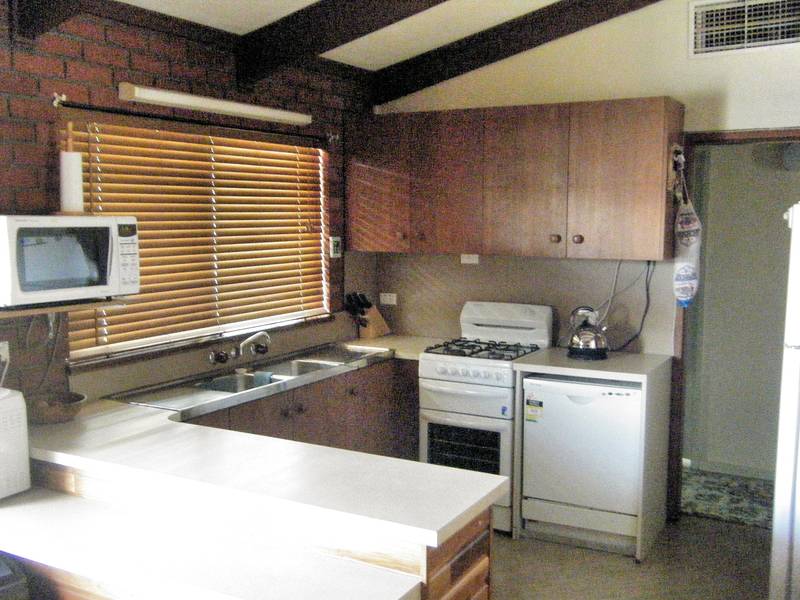 A HONEY FOR THE MONEY Picture 2