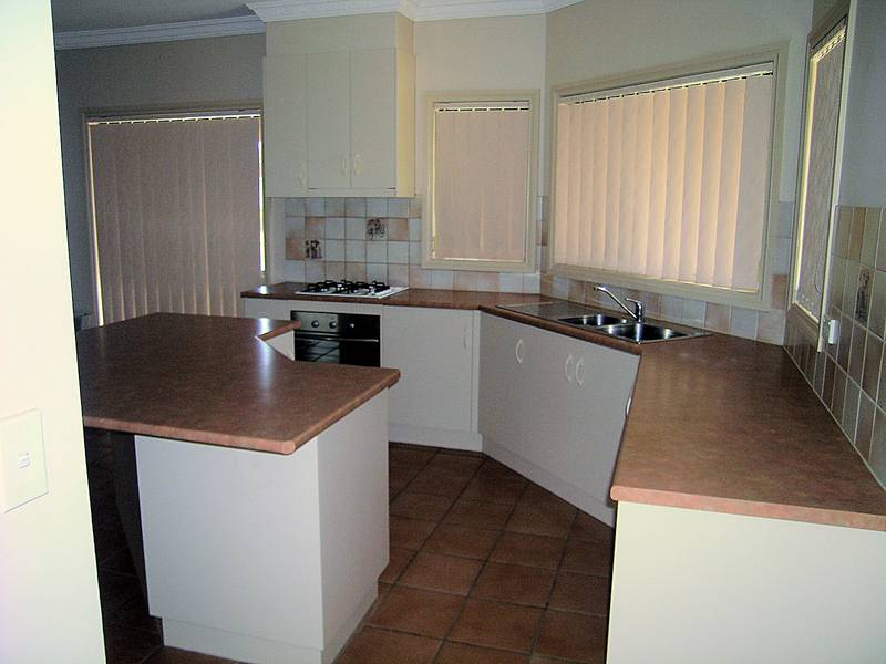TOWNHOUSE IN SOUGHT AFTER LOCATION Picture 3