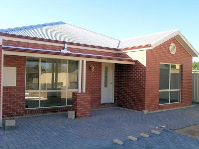 FEATURE NEW TOWNHOUSE Picture