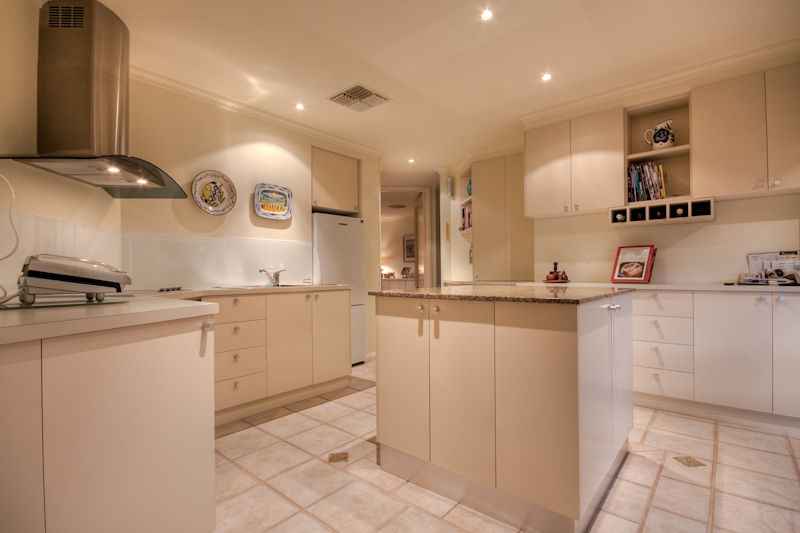 DEFINING THE MEANING OF TOWNHOUSE Picture 2