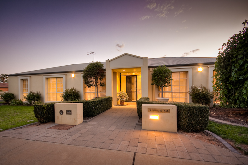 DEFINING THE MEANING OF TOWNHOUSE Picture 1