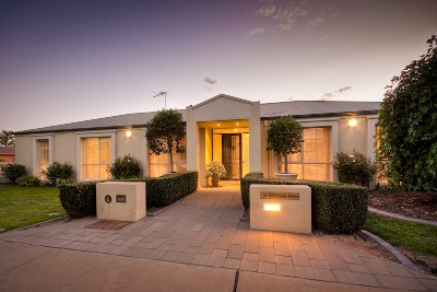 DEFINING THE MEANING OF TOWNHOUSE Picture