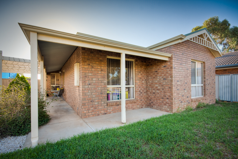 CLOSE TO PARKS AND SCHOOLS Picture 1