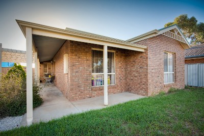 CLOSE TO PARKS AND SCHOOLS Picture