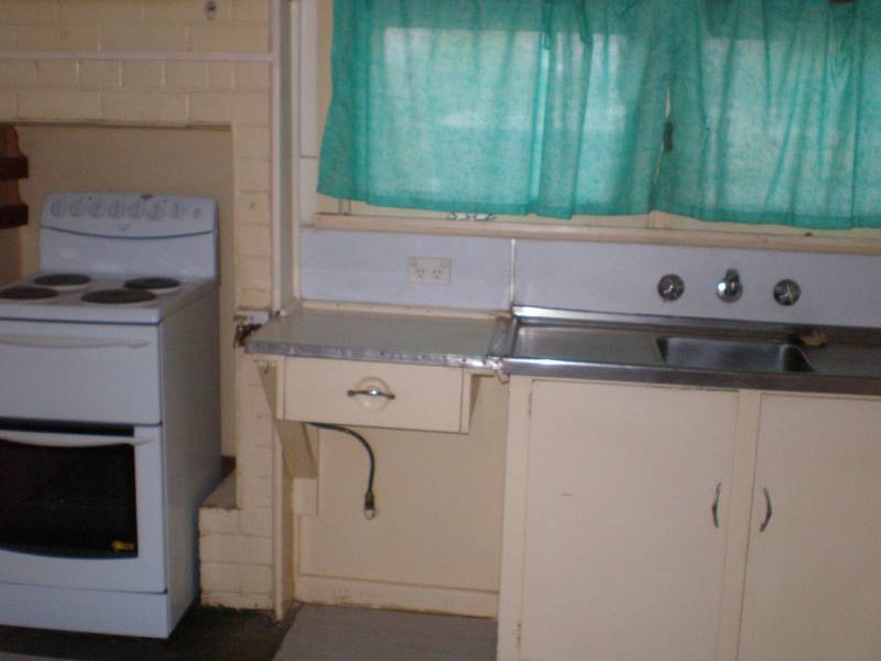 EXTRA LARGE ALLOTMENT - POSSIBLE RE-DEVELOPMENT SITE Picture 3