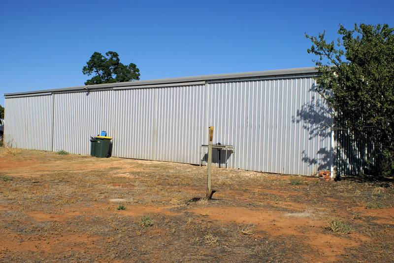 15 ACRES + BIG SHED Picture 1