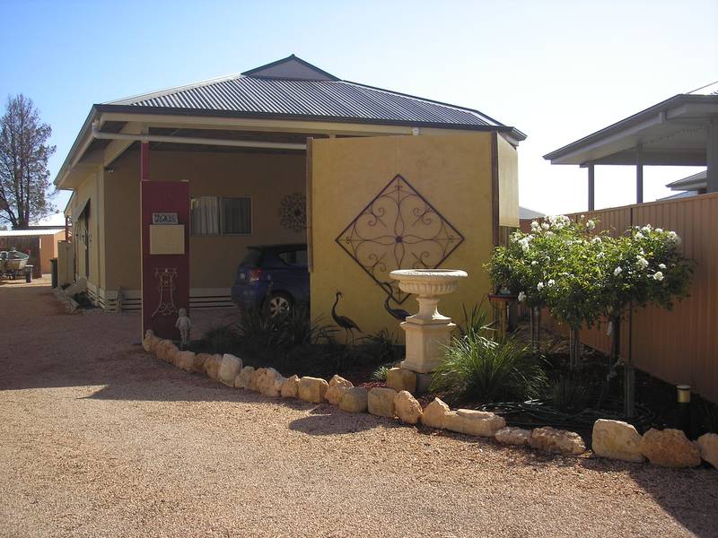 CHARMING HOME IN RED CLIFFS Picture 1