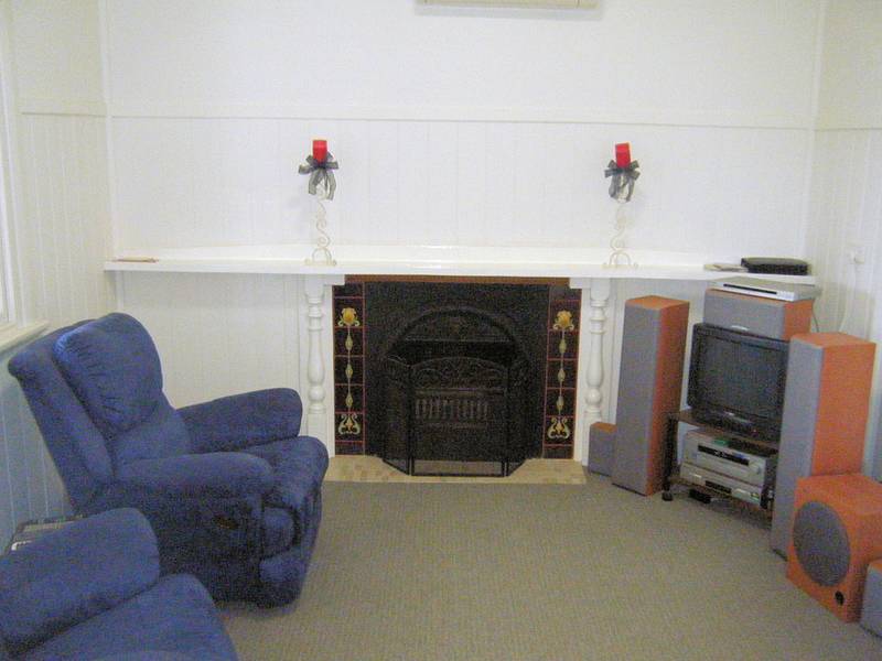 FIRST HOME BUYERS & INVESTORS - THIS IS A MUST SEE! Picture 3