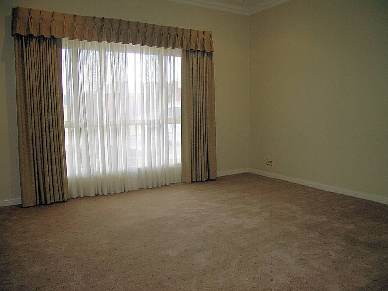 FINALLY - A PLACE WITH SPACE! Picture 3