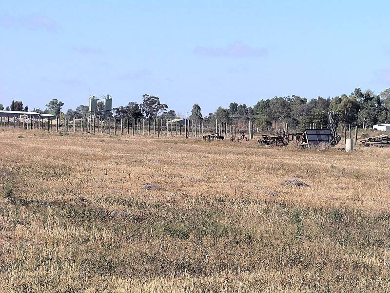 LAND, LOCATION AND OPPORTUNITY! Picture 3