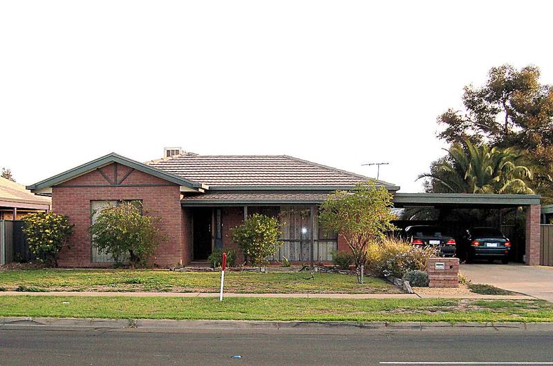 SOUGHT AFTER AREA - HIGHLY RECOMMENDED Picture 1