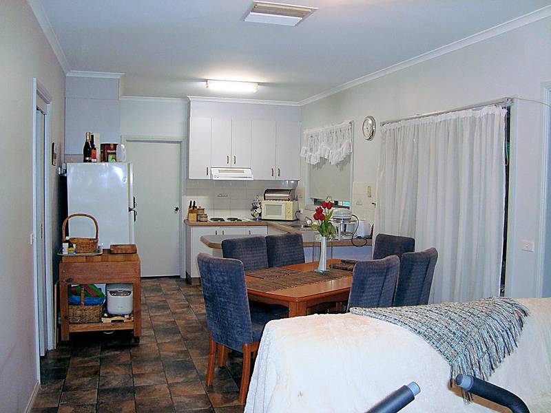 SOUGHT AFTER AREA - HIGHLY RECOMMENDED Picture 2