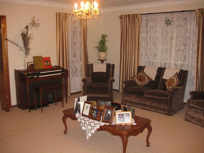 HOME TO IMPRESS, ENTERTAIN & ENJOY! Picture 3