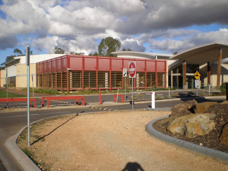 EASY LIVING Picture 3